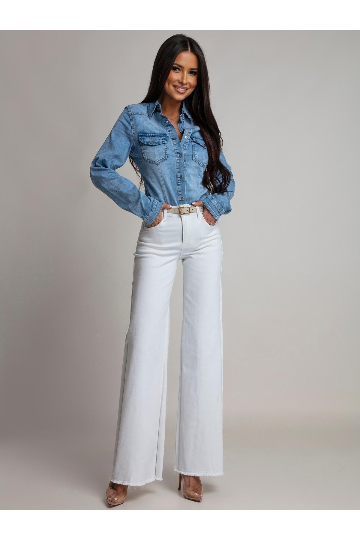 Biele wide-leg jeans — celá postava